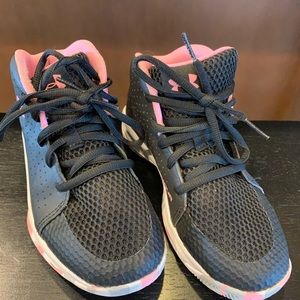 Girls Under Armour basketball sneakers size 1Y